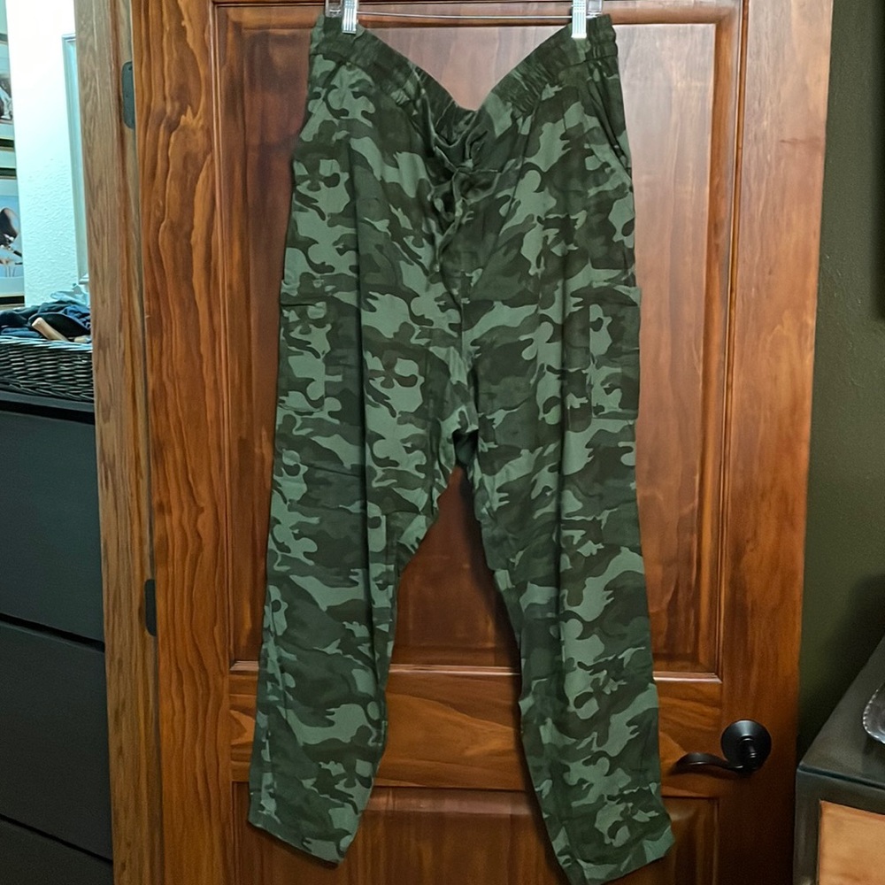Old Navy camouflage print linen joggers size XXL Tall